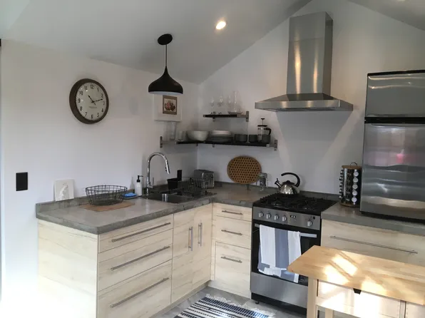 (undisclosed Address), Hood River, OR 97031