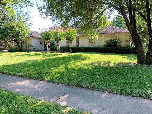 Oversized corner lot in established neighborhood. Easy access to Westpark Tollway, Beltway 8 & Southwest Freeway.