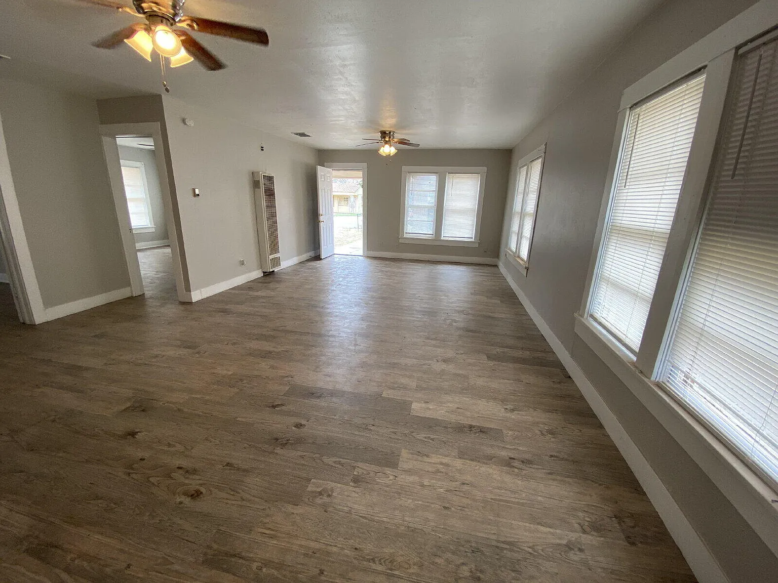 3 bed, 1.0 bath, 1271 sqft, $1,350 — Photo 2