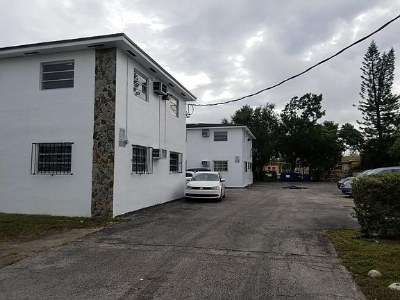 3rd image of 1750 NE 149th St APT 8