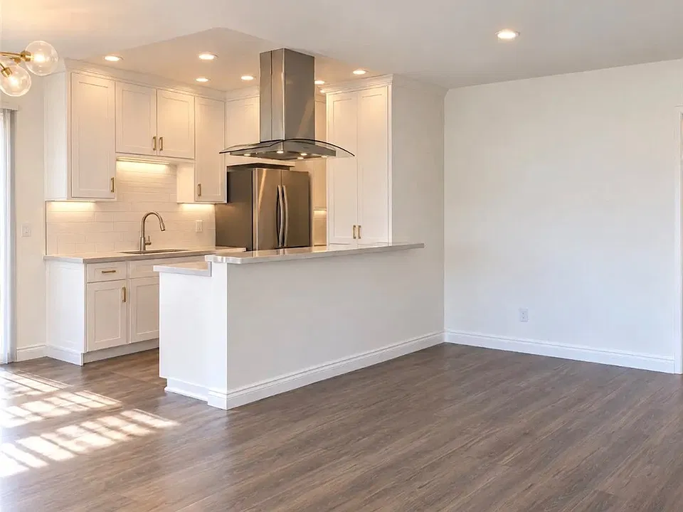 4321 Saugus Ave