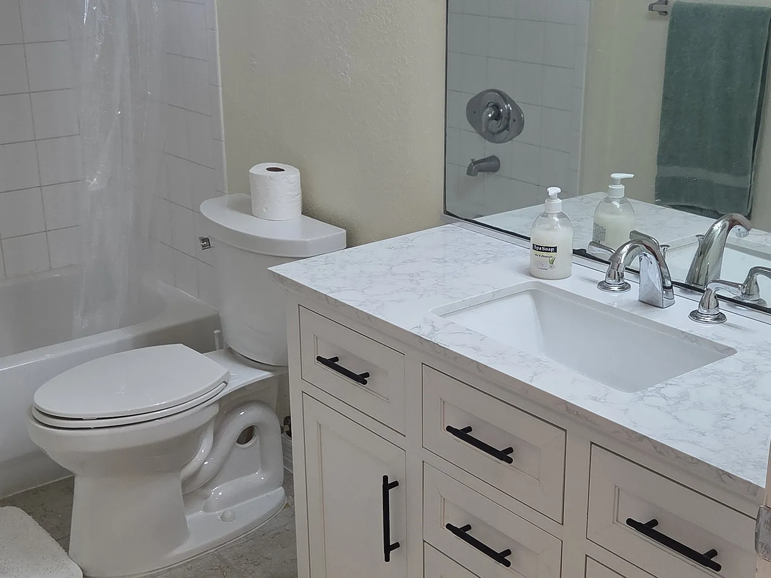 2 bed, 1010 sqft, $1,695 — Photo 1