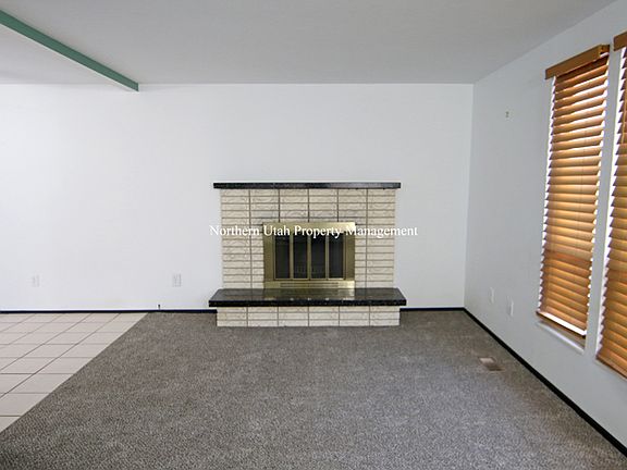 2 Front Room_12132023