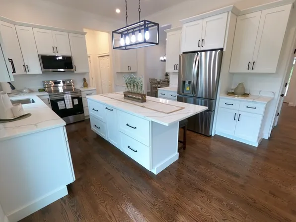 86 Berry Corner Rd, Charlton, MA 01507