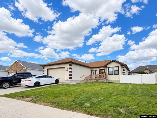 2607 Popo Agie Dr, Rock Springs, WY 82901