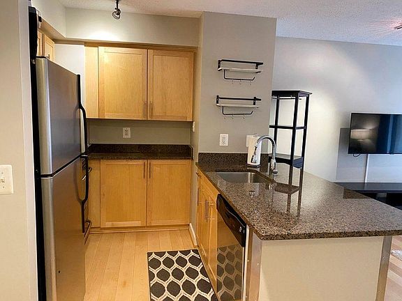 5th image of 7500 Woodmont Ave #S603
