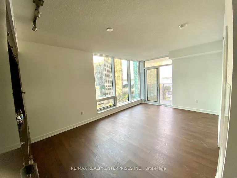 10 York St #1405 — Photo 8