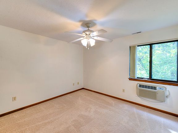 3rd image of 340 Sunderland Rd #23D