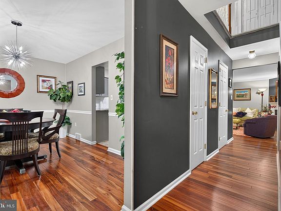 5th image of 129 Oak Knoll Cir