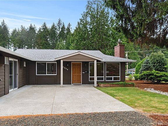 2nd image of 2344 Pine Tree Dr SE