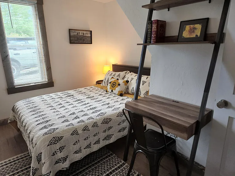 Main Level Bedroom (Queen)