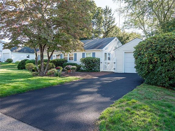 2nd image of 54 Grasslands Rd