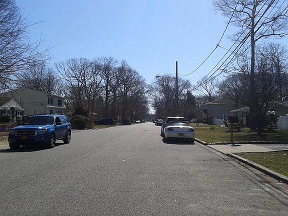 4th image of 42 Venedia Dr