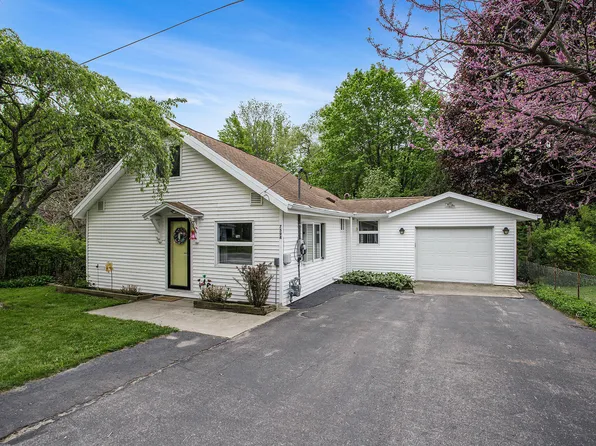 7594 Paw Paw Ave, Watervliet, MI 49098