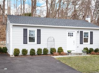 25 Cary Rd, Riverside, CT 06878