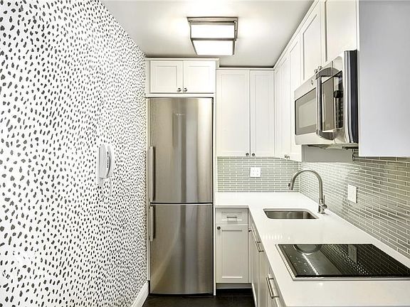 3rd image of 200 E 74th St APT 9G