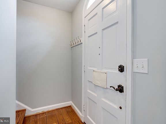 3rd image of 414 Jefferson St