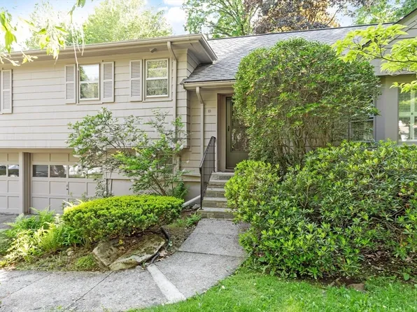10 Dick Dr, Worcester, MA 01609