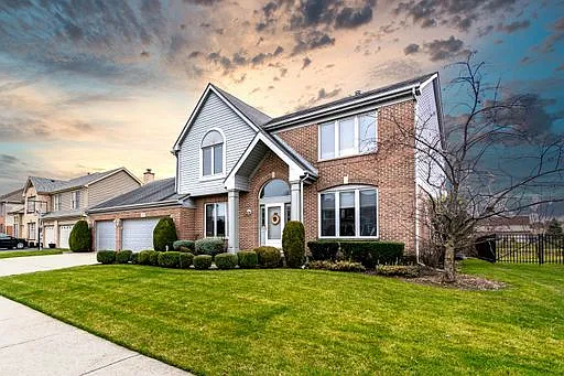 691 Castlerea Ln photo 1