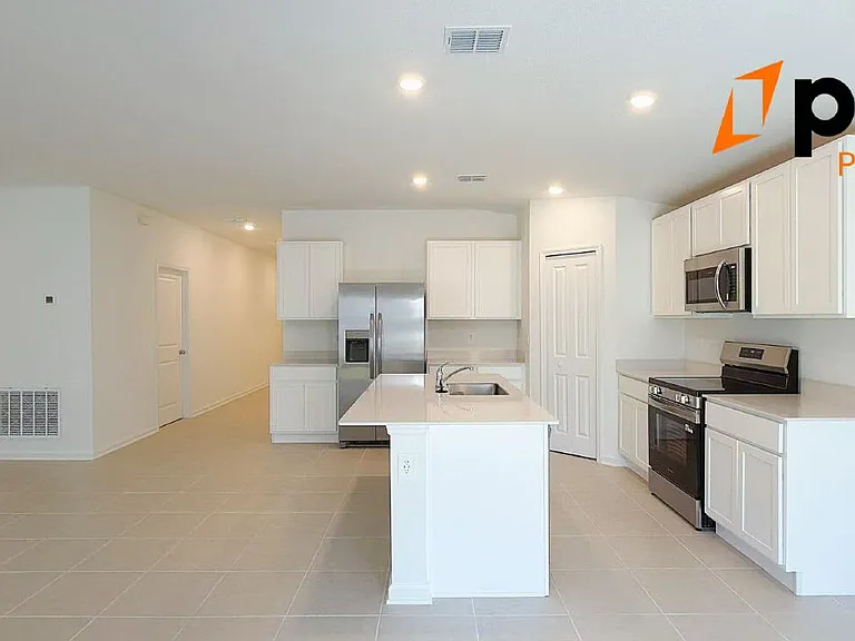 383 Artemis St — Photo 9