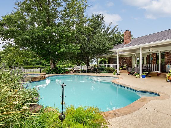 5th image of 2250 Red Bud Ln
