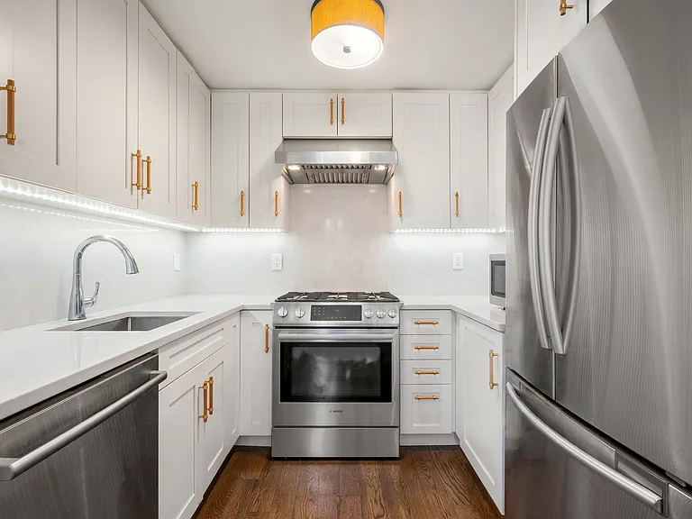 407 E 12th St #3FE — Photo 4