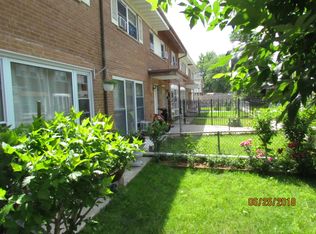 8839 Robin Dr APT F, Des Plaines, IL