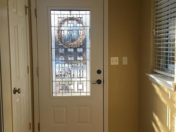Entrance/Mud Room w/coat closet