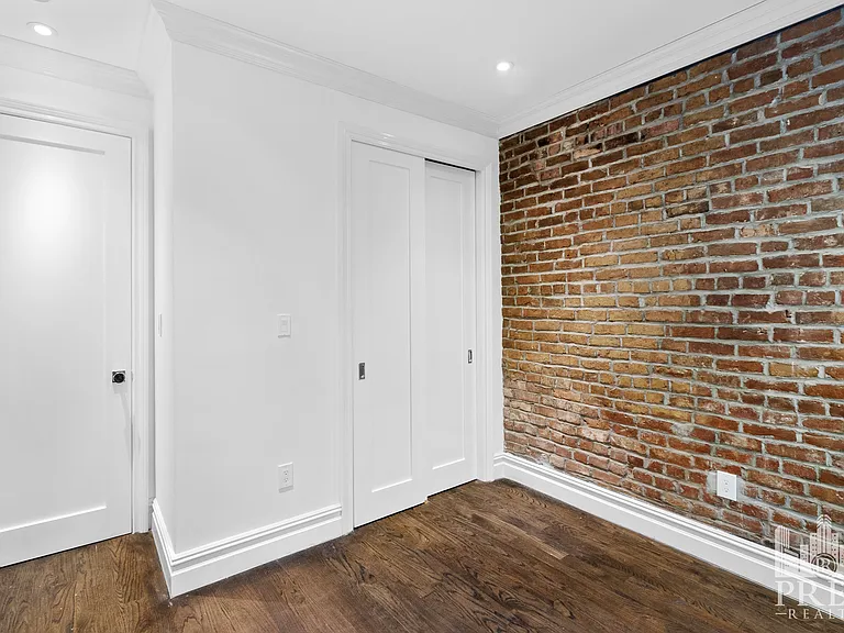 244 10th Ave #2E — Photo 10
