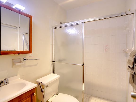 4th image of 6864 SW 42nd St