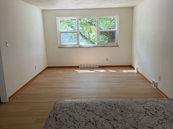 3rd image of 735 Dick Rd