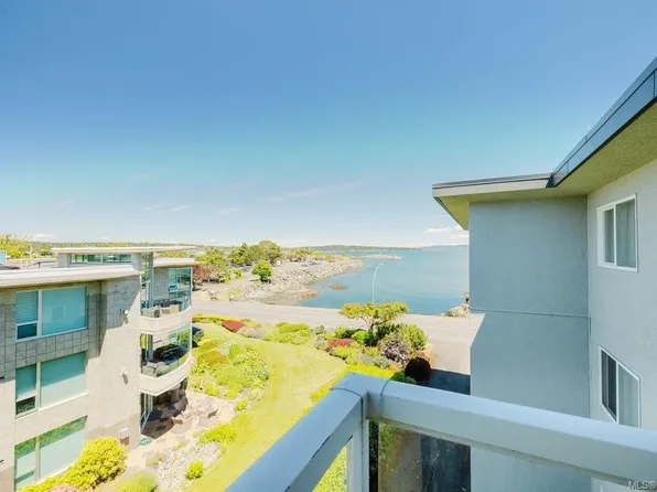 1270 Beach Dr #307, Oak Bay, BC V8S 2N3