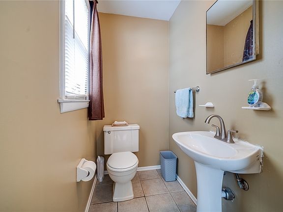 5th image of 34 Evelyn St