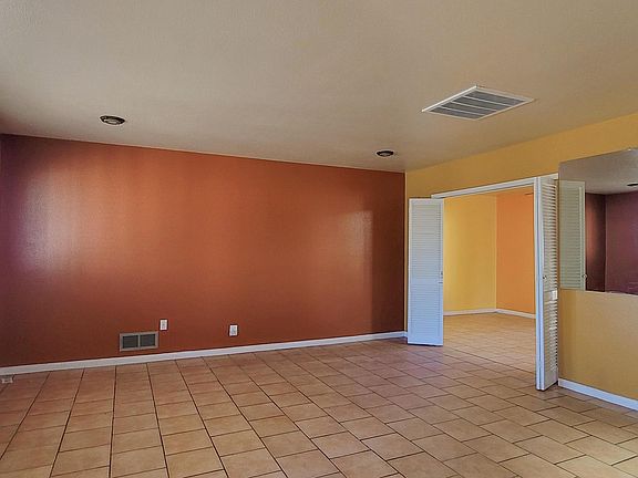 5th image of 404 Francisco Ave