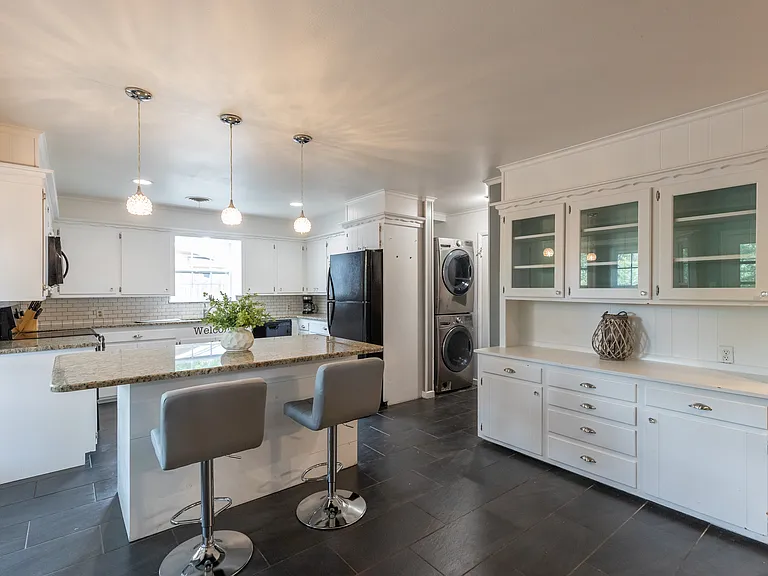 2132 Sylvan Dr — Photo 13