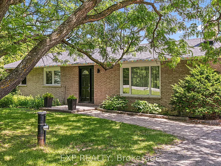 10 Queen Anne Cres — Photo 1