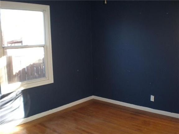 3rd image of 2850 35th Ave