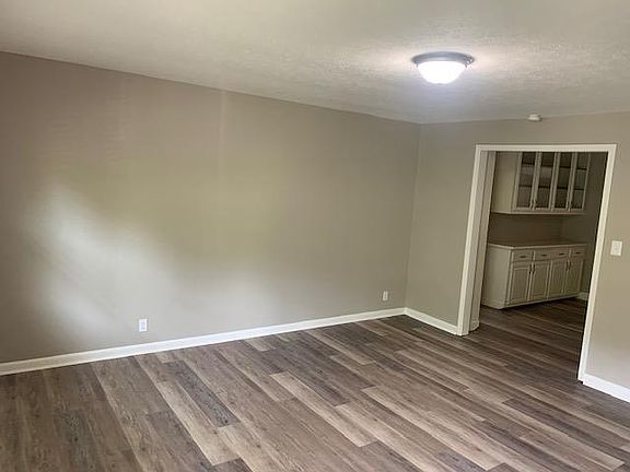 3rd image of 443 Murphy Rd