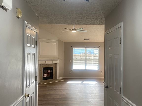 4th image of 624 Mayfern Cir