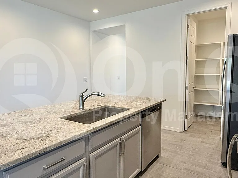 1265 E Kingman St — Photo 11