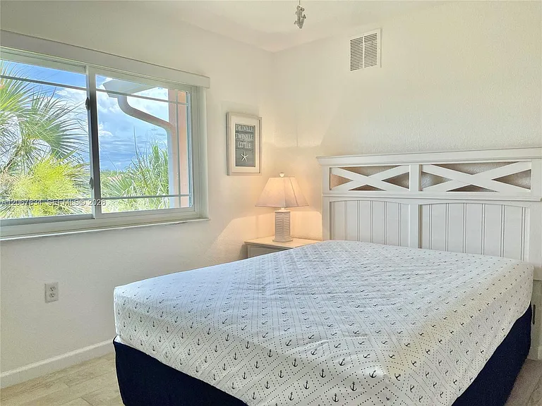221 Palm Dr #306 — Photo 6