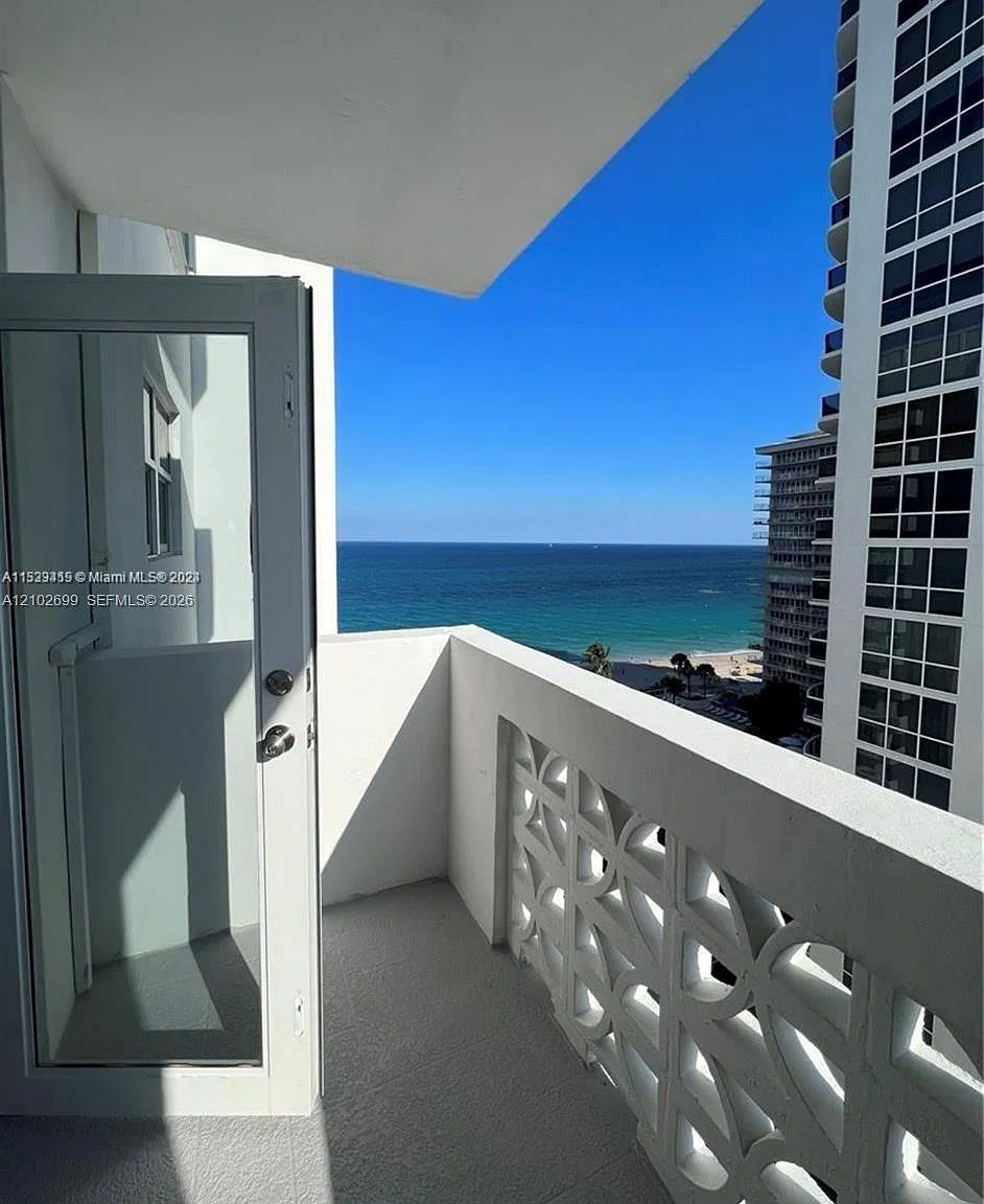 Galt Towers Condo — Photo 1