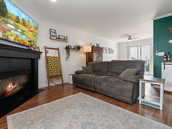 4th image of 45740 Thomas Rd #9