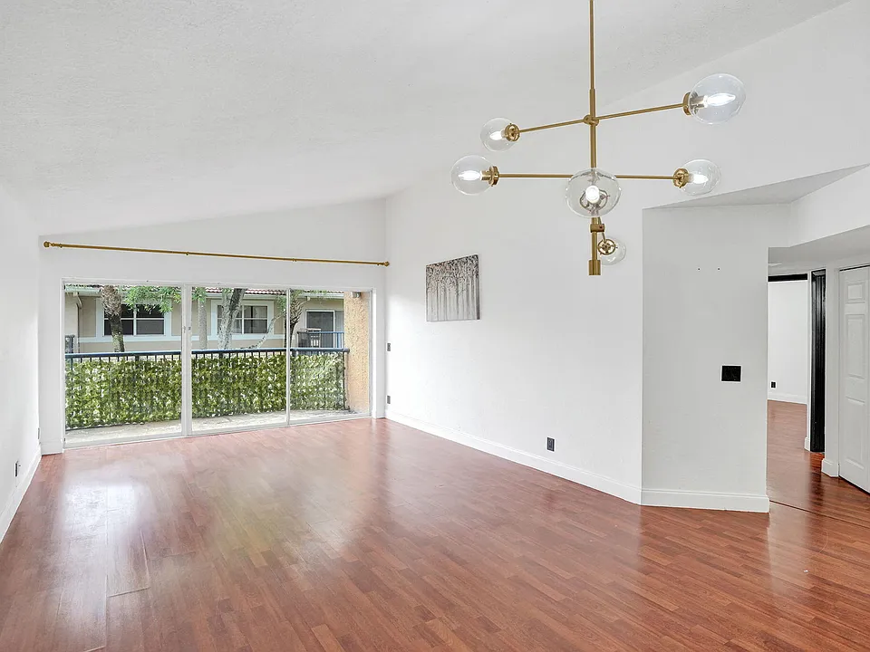 8761 Wiles Rd #301