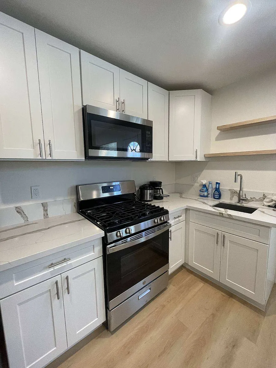 Building Photo - 1354 W 36th Pl #16