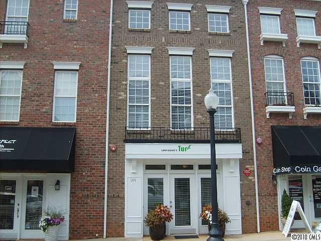 1st image of 144 Market Place Ave #144