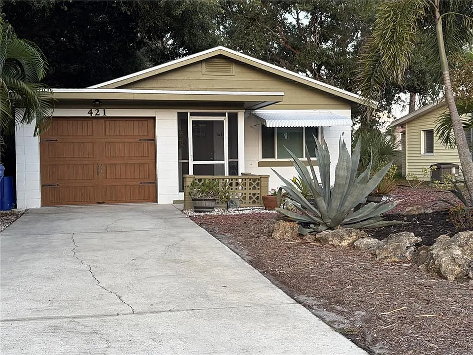 421 Riviera St