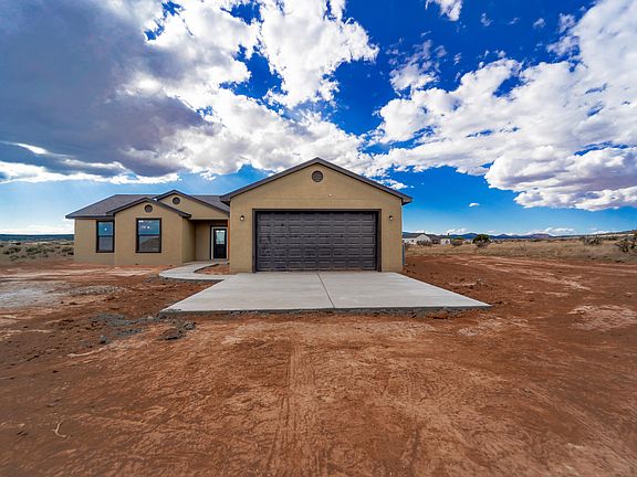 2nd image of 19 Northland Meadows Pl