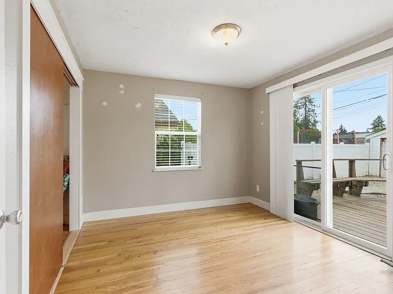 1017 E 40th Ave — Photo 14