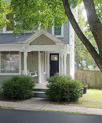 2nd image of 201 E Kaskaskia St